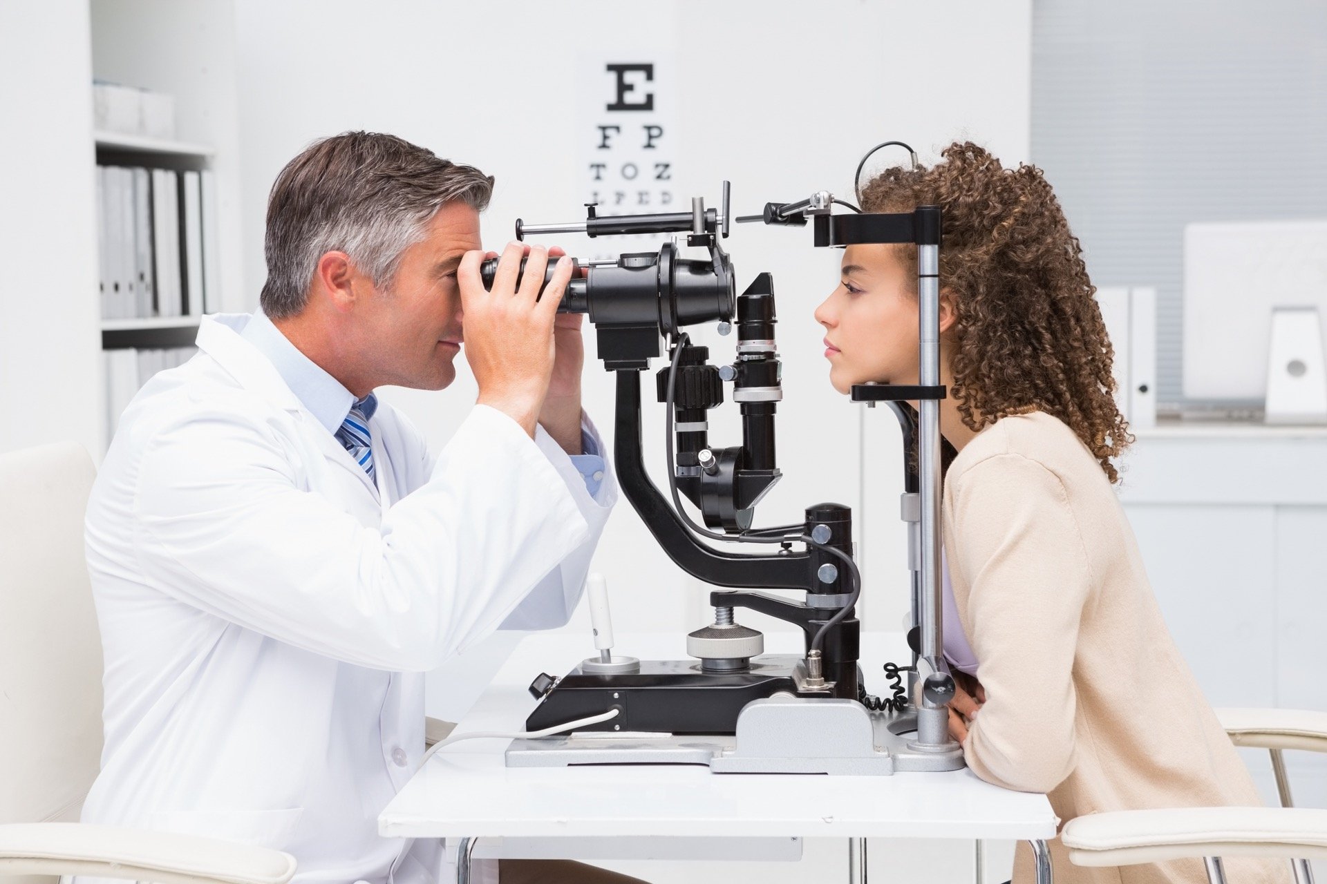 eye test during eye exam appointment