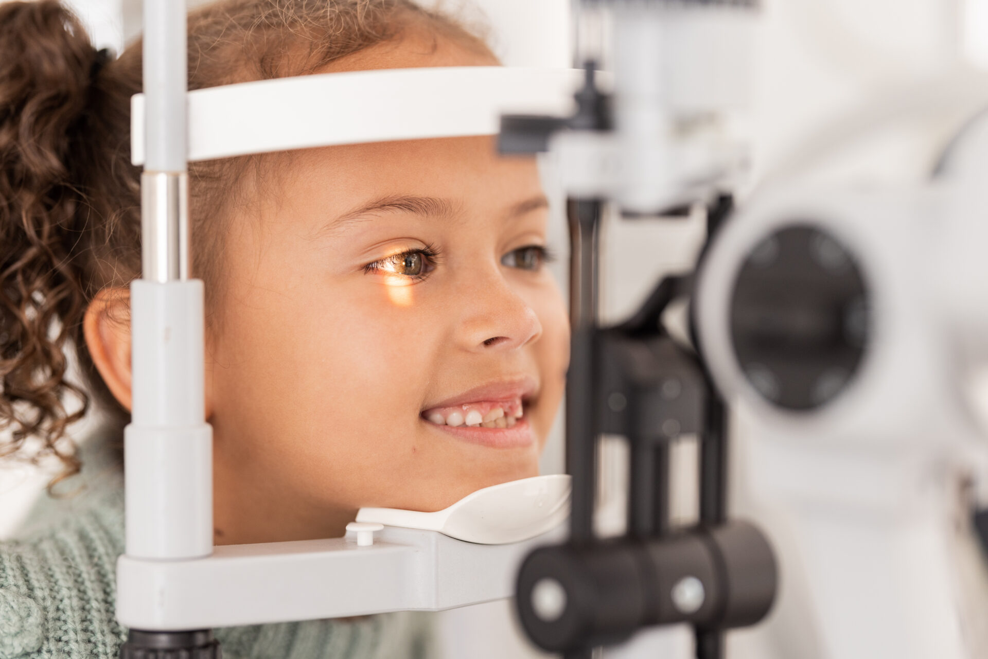 iSight-optometry-kelowna-optometrists-pediatric-eye-health.